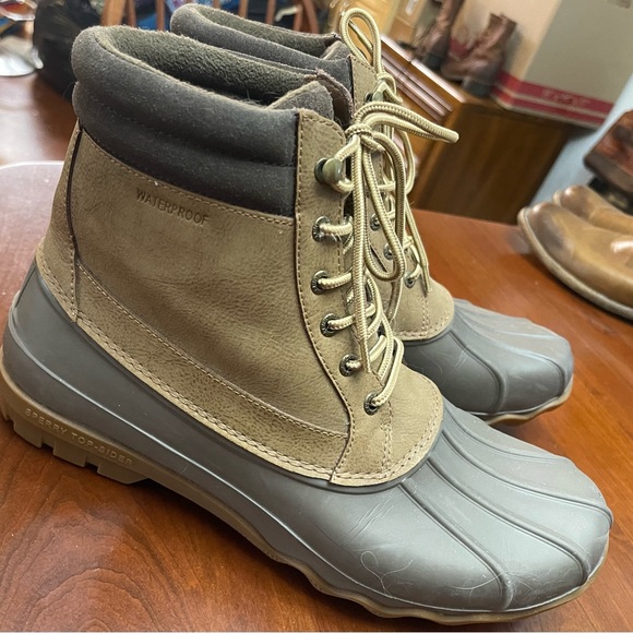 NWOT Men’s Waterproof Brewster Duck Boots
Size 11.5 - Picture 2 of 8